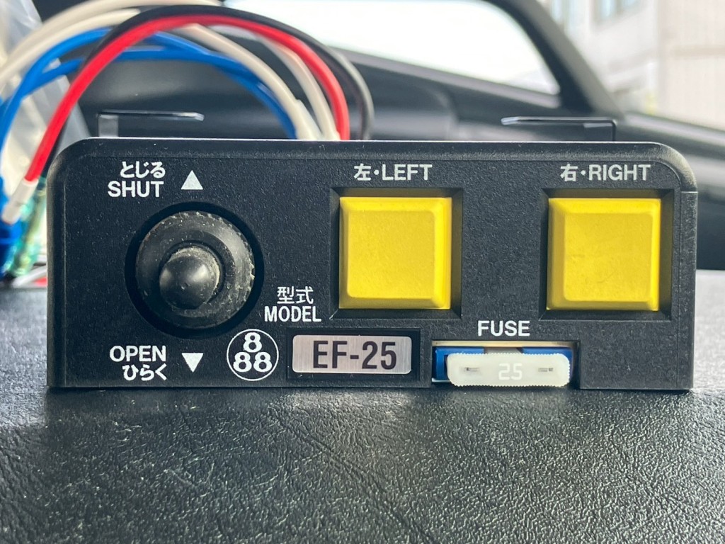 コボレーンの操作スイッチです。（固定されていません）|三菱 スーパーグレート 2PG-FV80HXの写真17