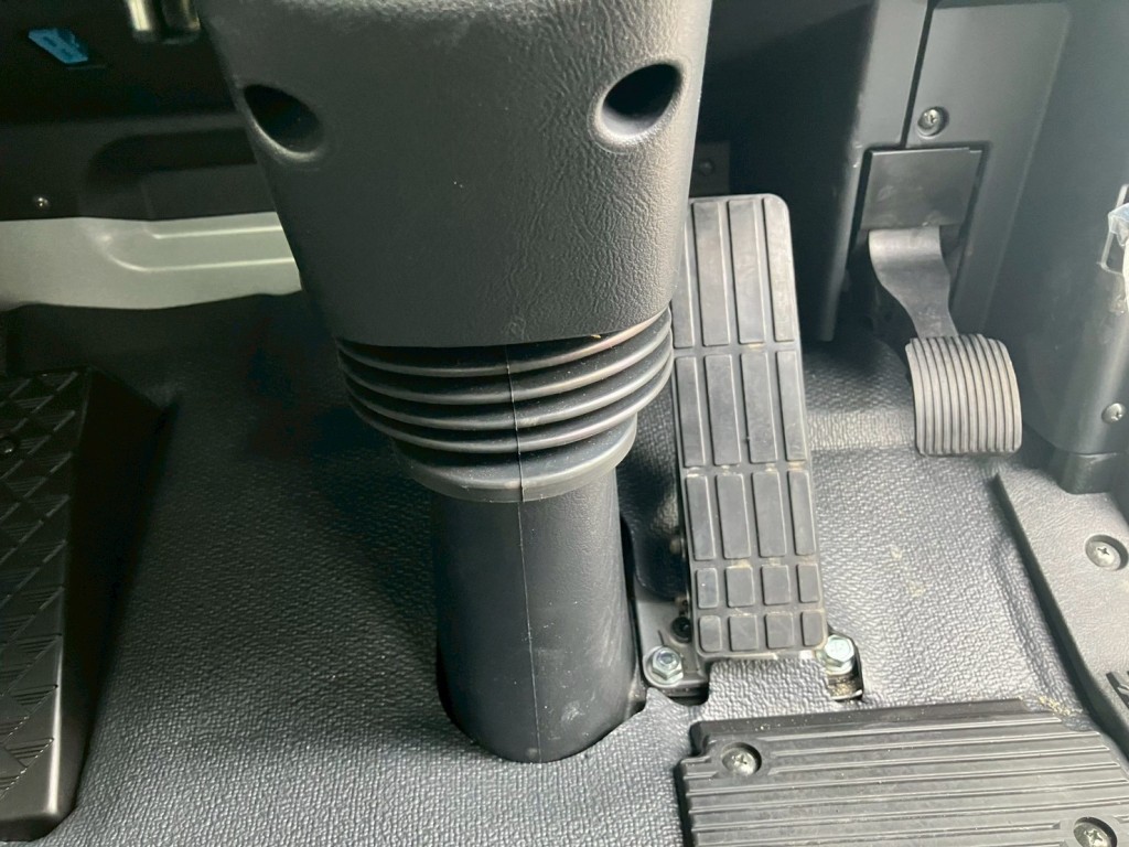 2ペダル仕様です。|三菱 スーパーグレート 2PG-FV80HXの写真19