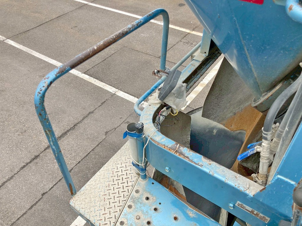 リヤ運転席側上部のステップガタがあります。|日野 プロフィア QKG-FS1AKAAの写真14