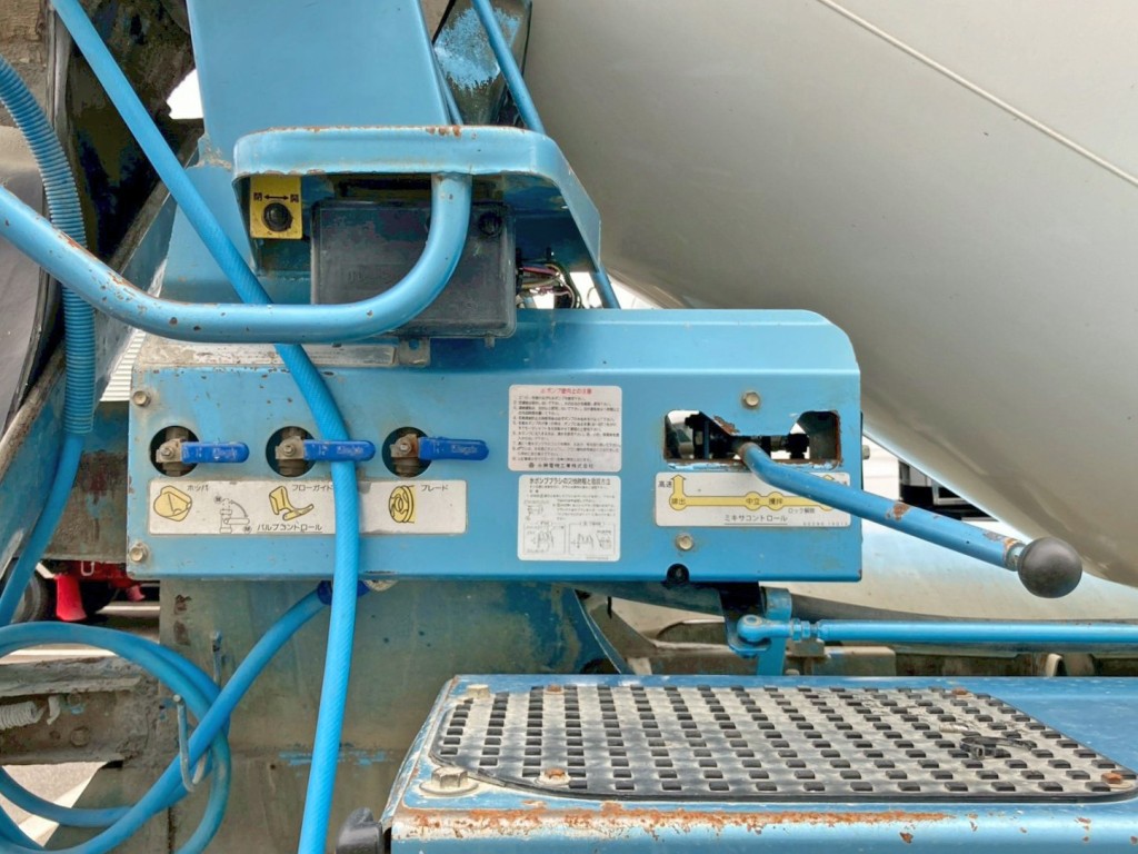 運転席側スイッチ周りの状態です。|日野 プロフィア QKG-FS1AKAAの写真20