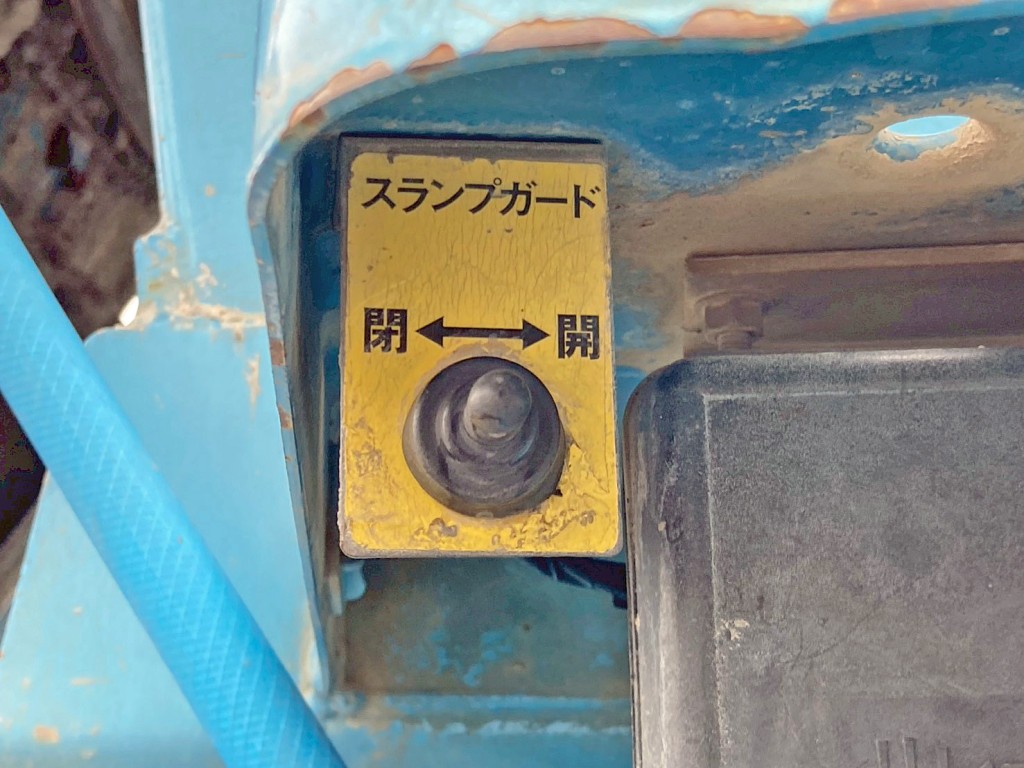 ホッパーカバーの開閉スイッチです。(キャビン内のスイッチONで作動します)|日野 プロフィア QKG-FS1AKAAの写真22