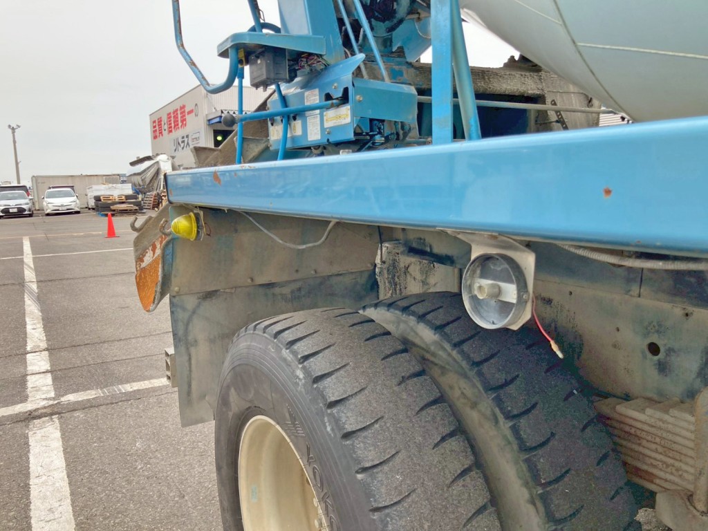 運転席側のマーカーレンズが欠品しています。|日野 プロフィア QKG-FS1AKAAの写真27