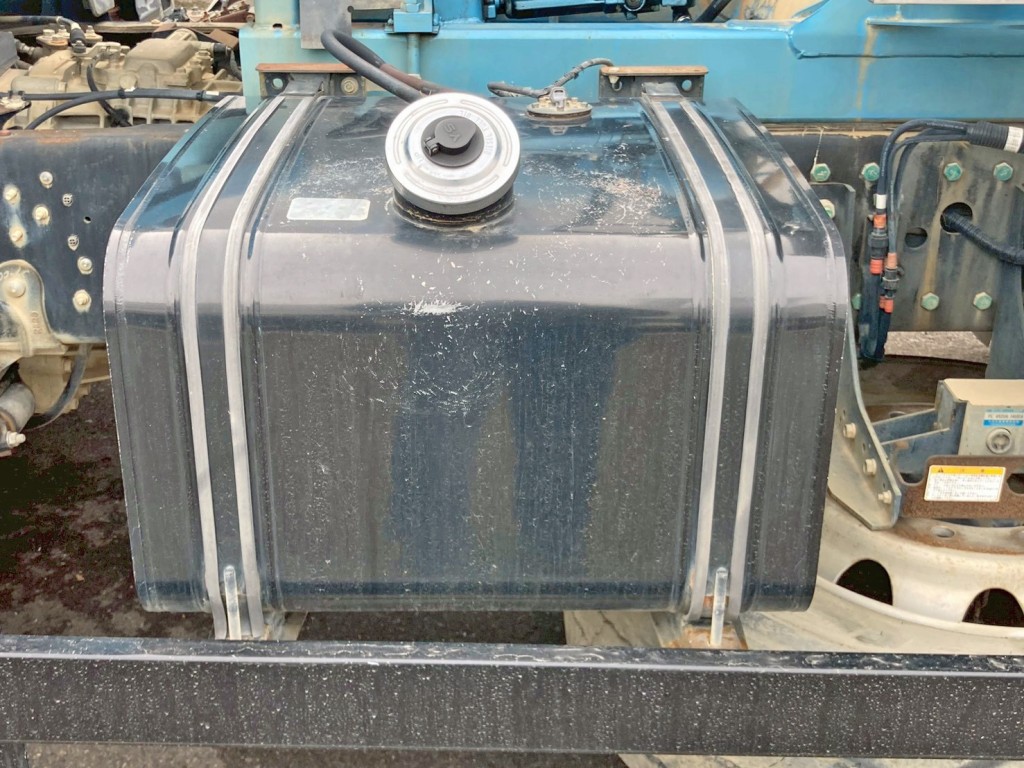 燃料タンクは150Lです。|日野 プロフィア QKG-FS1AKAAの写真38