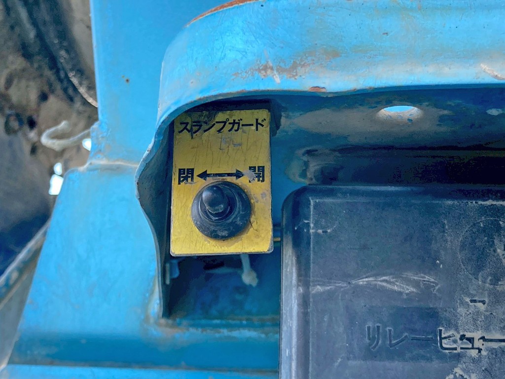 ホッパーカバーの開閉スイッチです。(キャビン内のスイッチONで作動します)|日野 プロフィア QKG-FS1AKAAの写真27