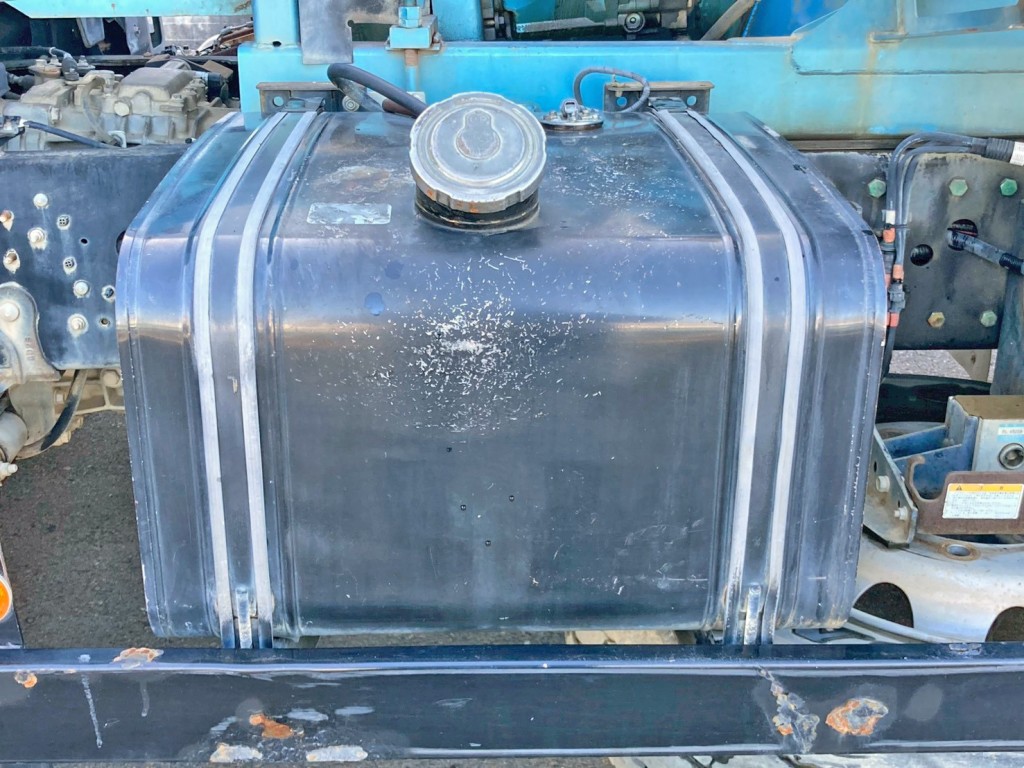 燃料タンクは150Lです。|日野 プロフィア QKG-FS1AKAAの写真44