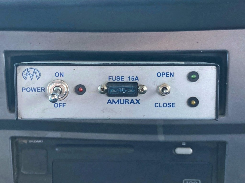 ホッパーカバーの開閉スイッチです。(キャビン内)|日野 プロフィア QKG-FS1AKAAの写真46