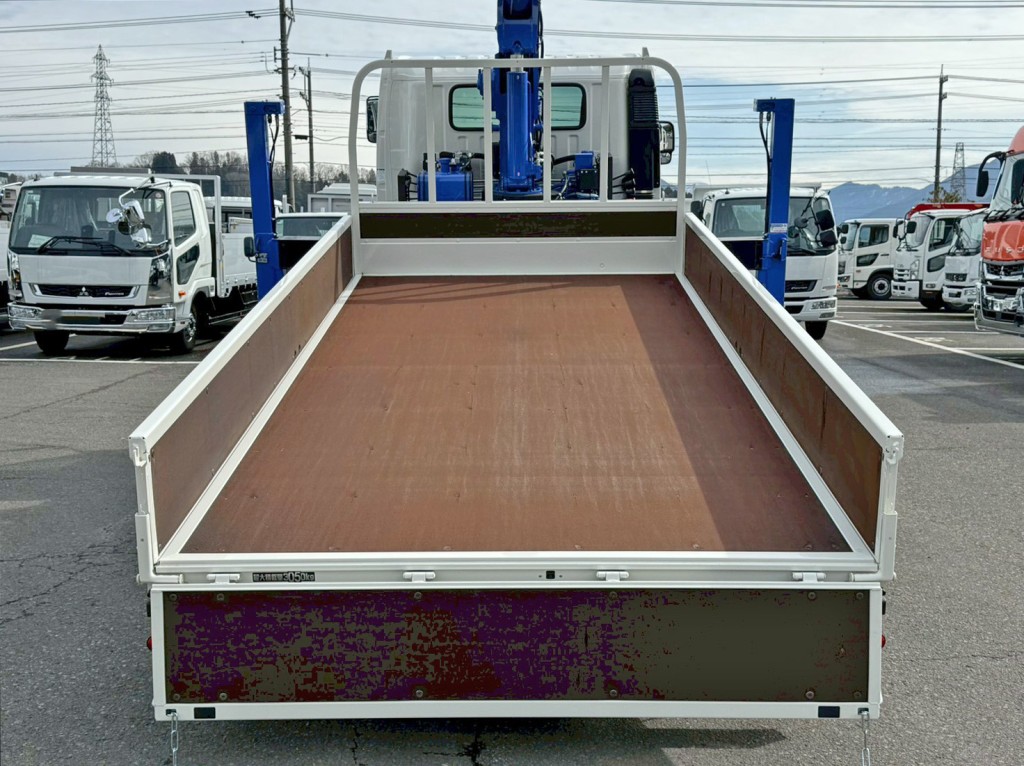 床は板張りです。|日野 デュトロ 2DG-XZU722M(2WD)の写真9