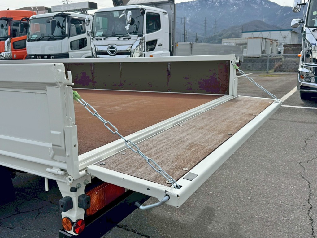 リヤアオリは水平に出来ます。|日野 デュトロ 2DG-XZU722M(2WD)の写真13