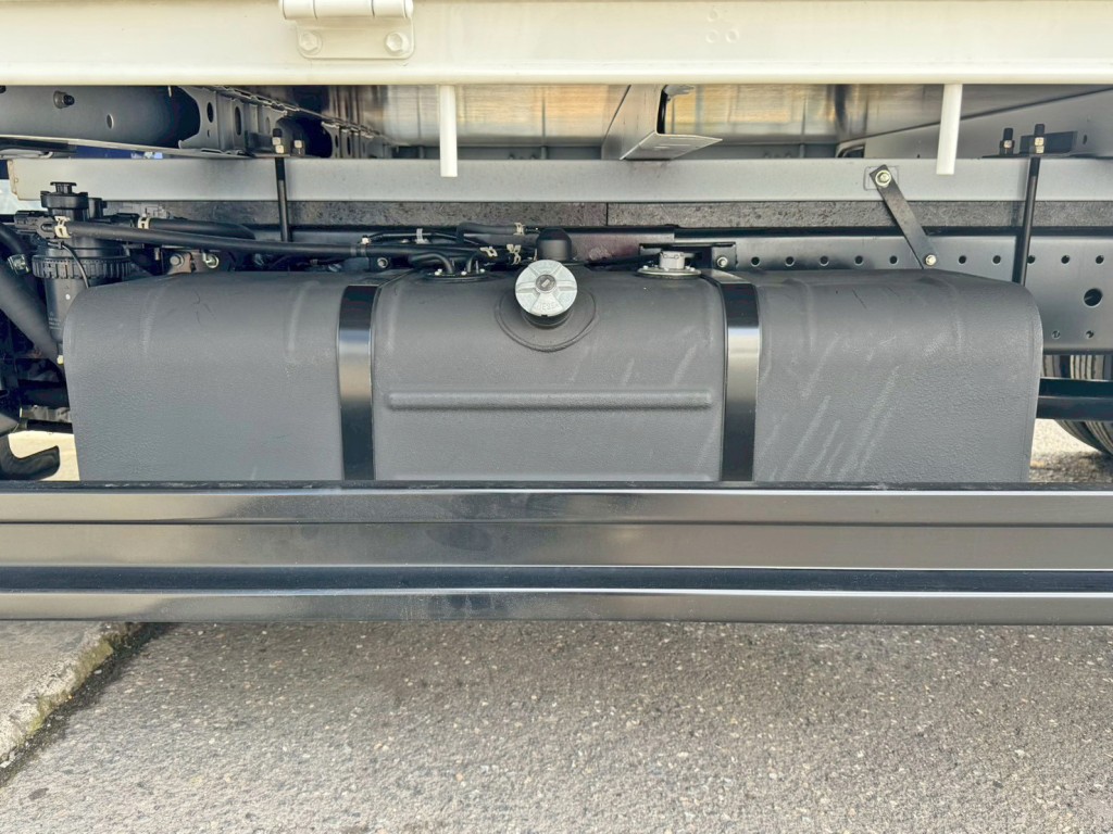燃料タンクは100Lです。|日野 デュトロ 2DG-XZU722M(2WD)の写真19