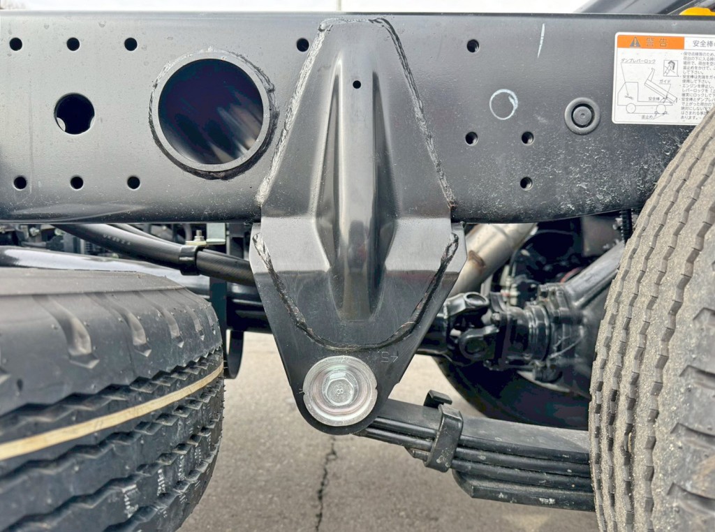 リーフサスです。|三菱 キャンター 2RG-FBA60(2WD)の写真5