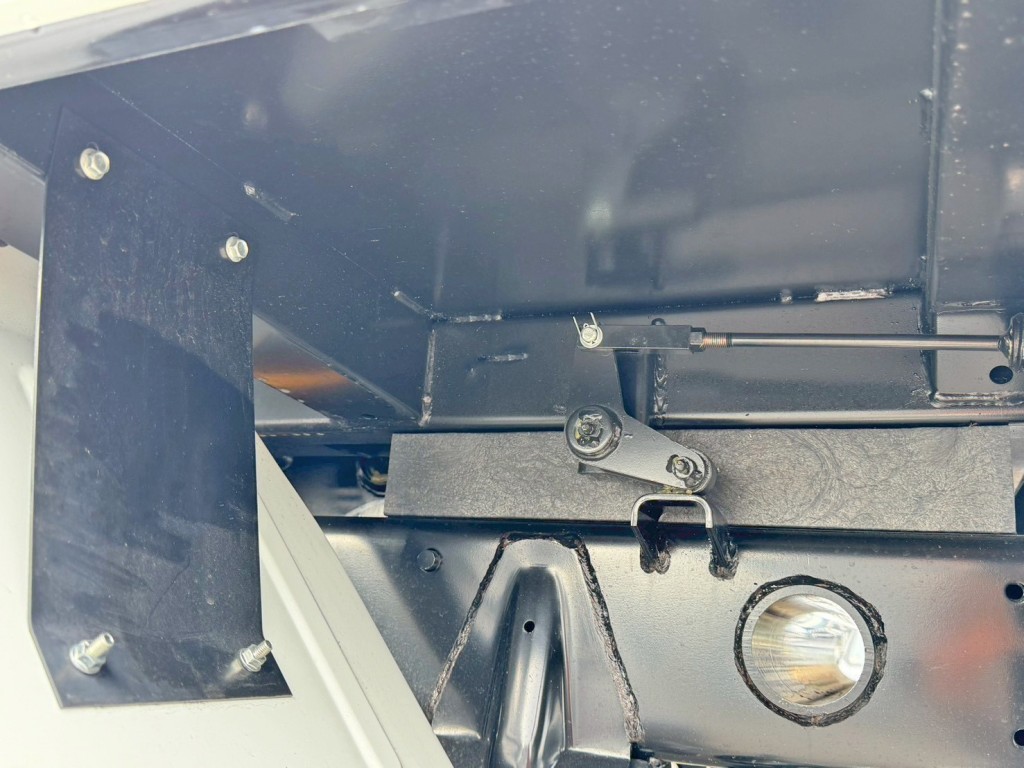 シャーシとネタの状態です。（縦ネタ・横ネタ鉄製です）|三菱 キャンター 2RG-FBA60(2WD)の写真6