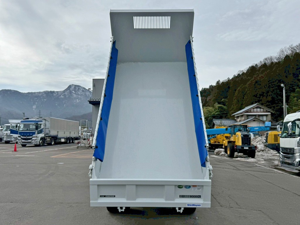 床は鉄板です。|三菱 キャンター 2RG-FBA60(2WD)の写真8