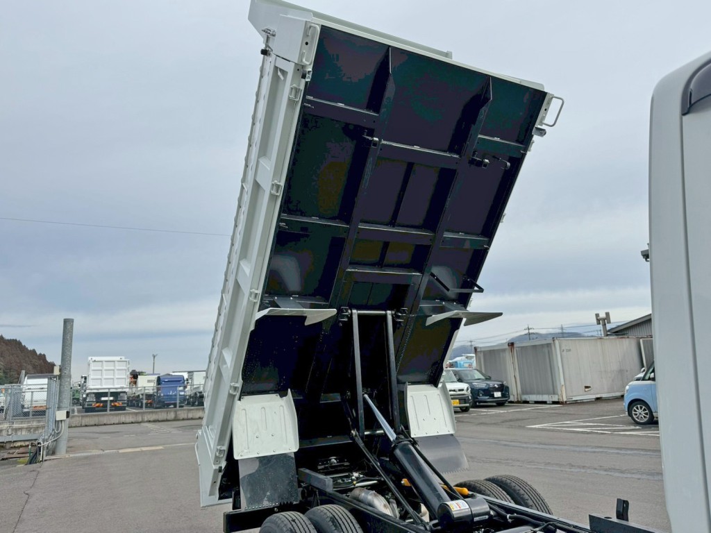 三菱 キャンター 2RG-FBA60(2WD)の写真10