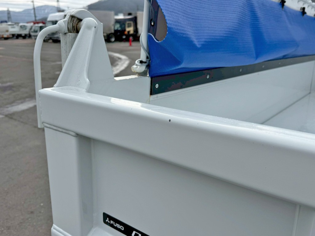 リヤゲート助手席側上部に小キズがあります。|三菱 キャンター 2RG-FBA60(2WD)の写真14