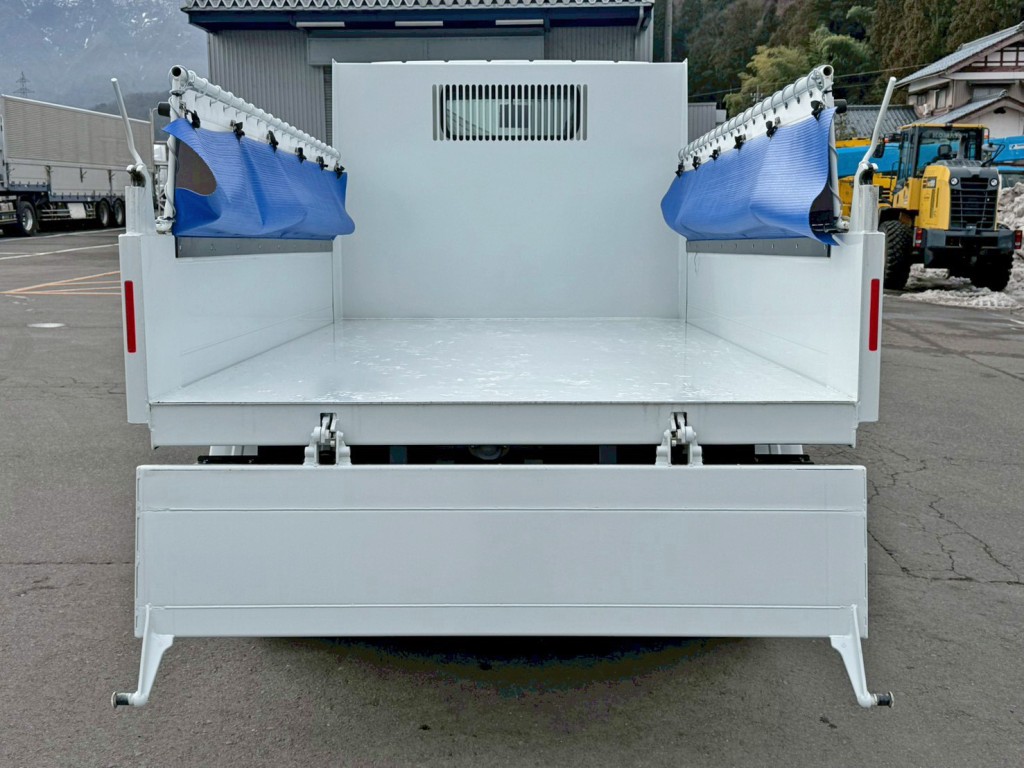 リヤゲートは上開きもできます。|三菱 キャンター 2RG-FBA60(2WD)の写真15