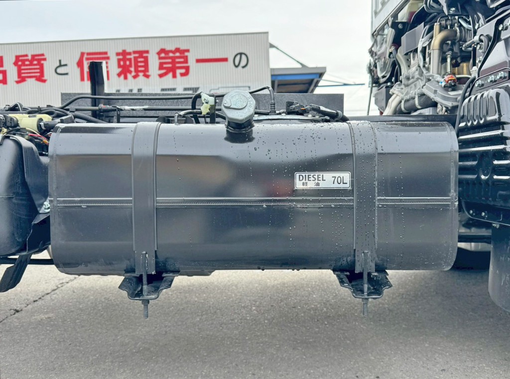 燃料タンクは70Lです。|三菱 キャンター 2RG-FBA60(2WD)の写真17