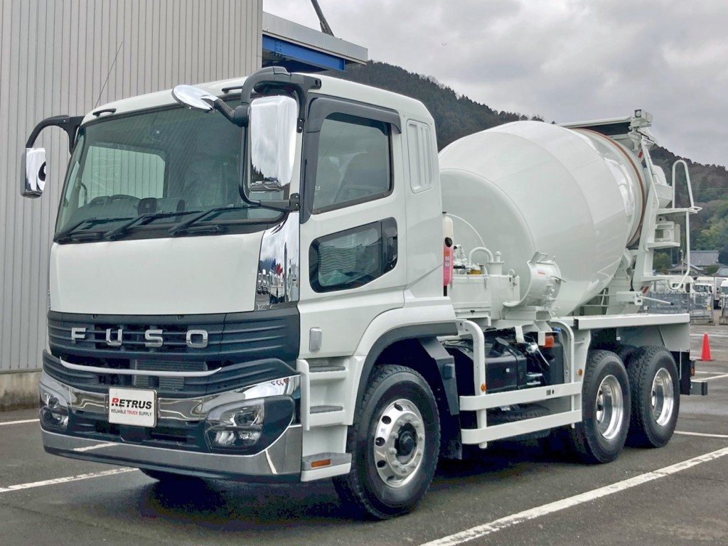 フロント周り、メッキパーツで飾っています。|三菱 スーパーグレート 2KG-FV80GXの写真1