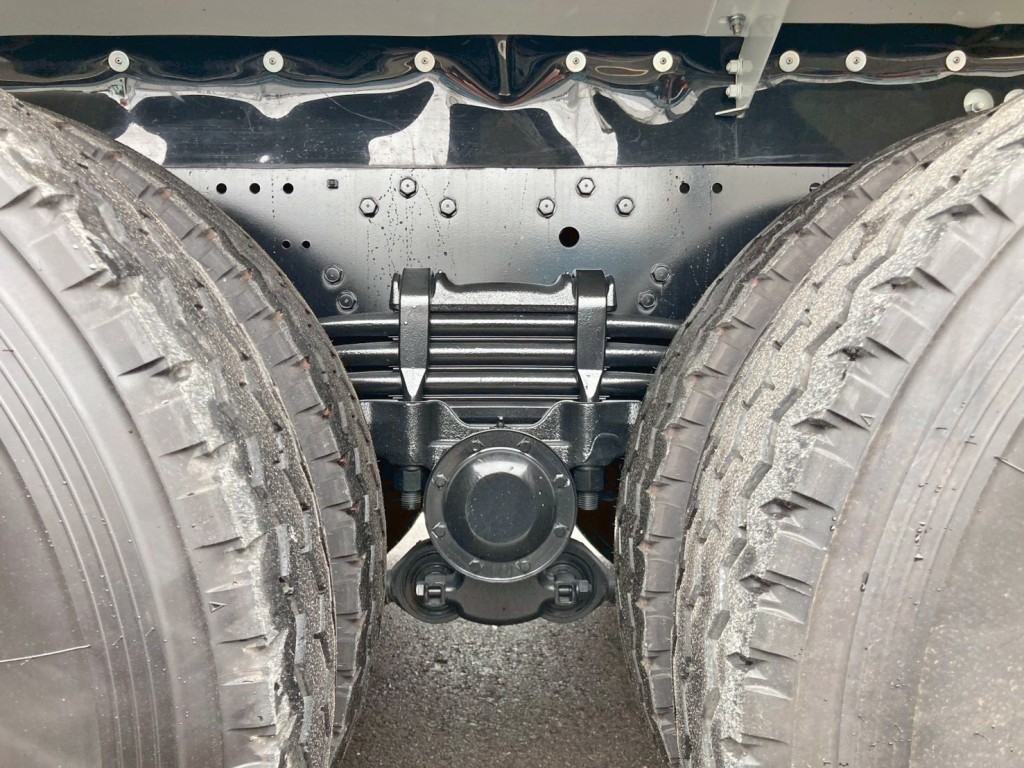 リーフサスです。|三菱 スーパーグレート 2KG-FV80GXの写真5