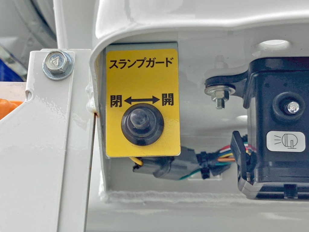 ホッパーカバーの開閉スイッチです。(キャビン内のスイッチONで作動します)|三菱 スーパーグレート 2KG-FV80GXの写真21