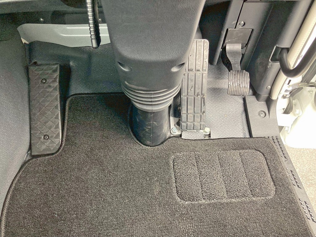 2ペダル仕様です。|三菱 スーパーグレート 2KG-FV80GXの写真30