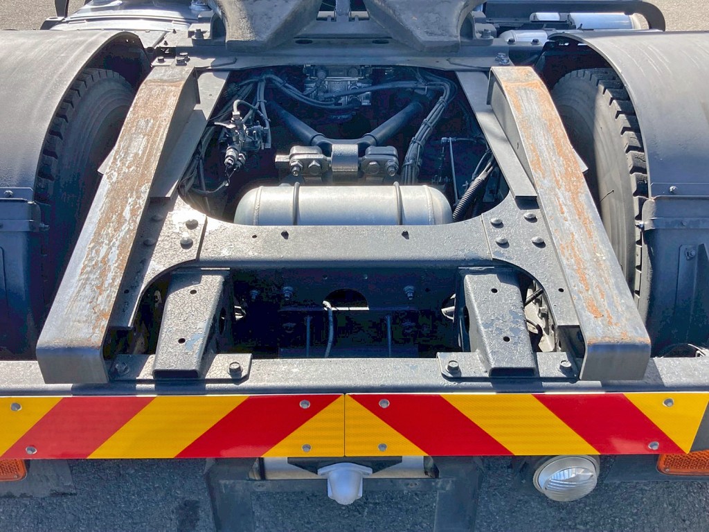 左右カプラガイドにサビがあります。|日野 プロフィア QKG-SH1EDAGの写真7