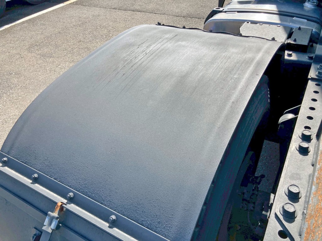 助手席側リヤフェンダー上部に引きキズがあります。|日野 プロフィア QKG-SH1EDAGの写真17