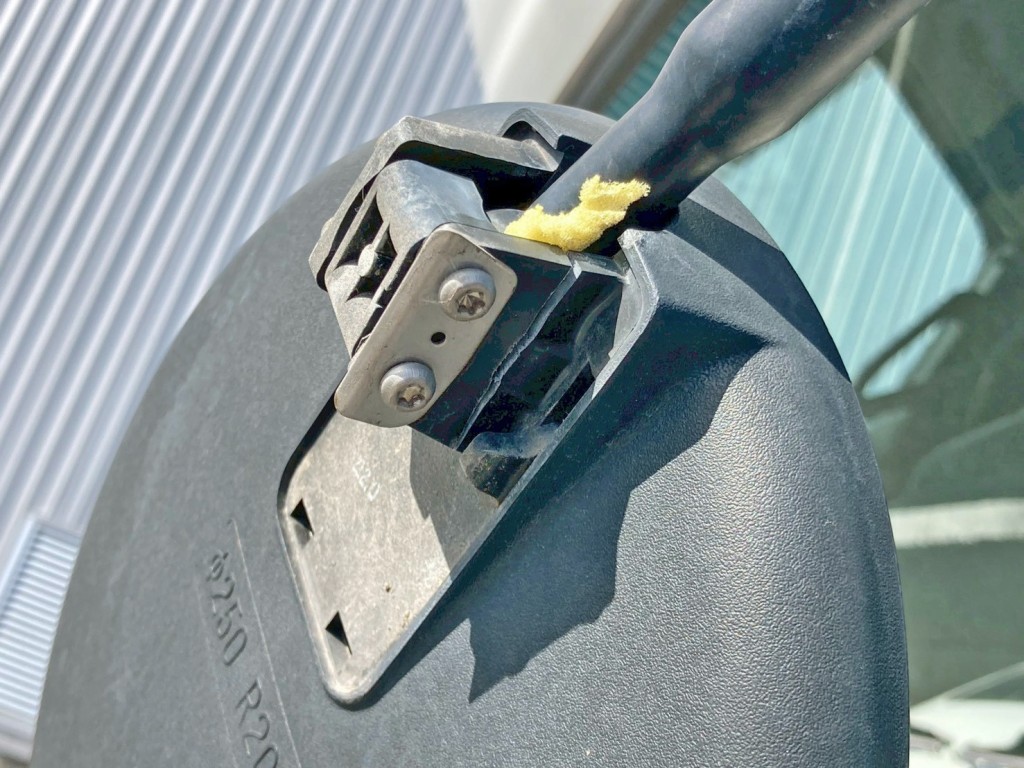 フロントアンダーミラー取付部に割れがあります。|日野 プロフィア QKG-SH1EDAGの写真20