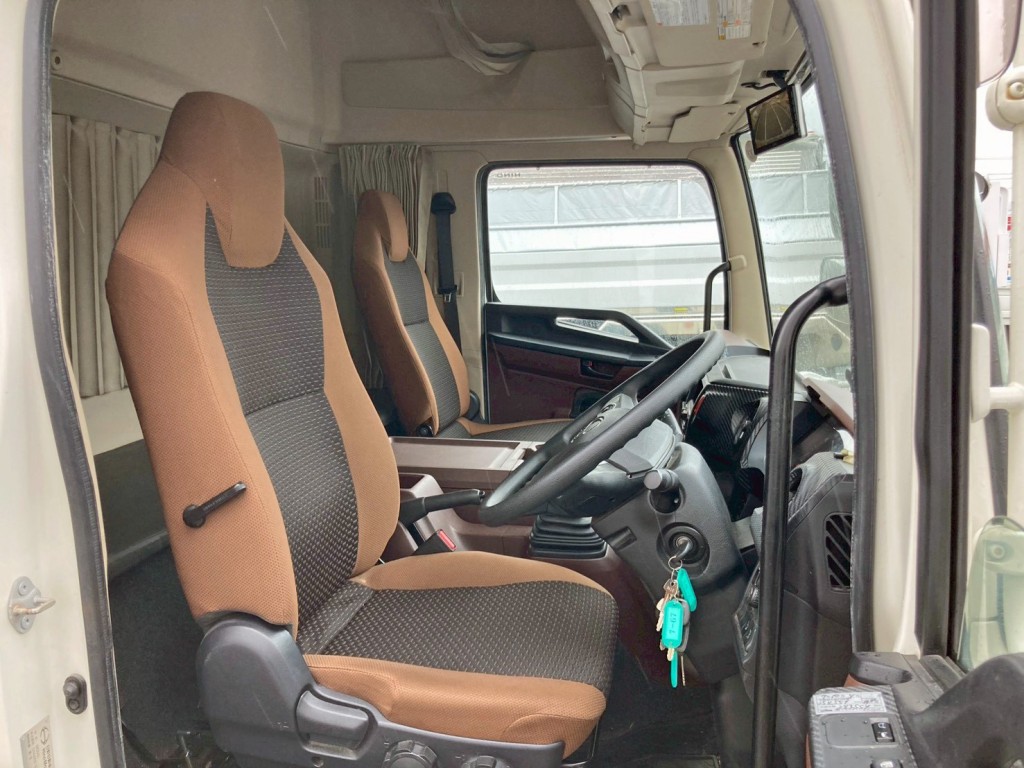 ハイルーフキャビンです。|日野 レンジャー 2PG-FD2ABA(2WD)の写真7