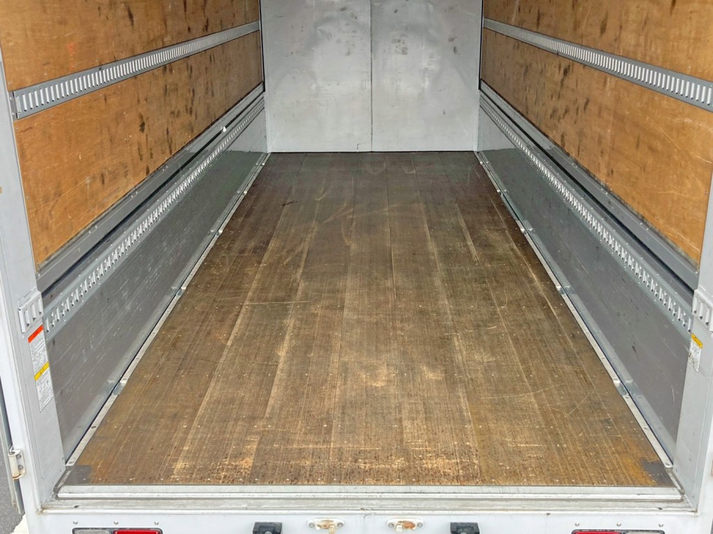 床は板張りです。|日野 レンジャー 2PG-FD2ABA(2WD)の写真11