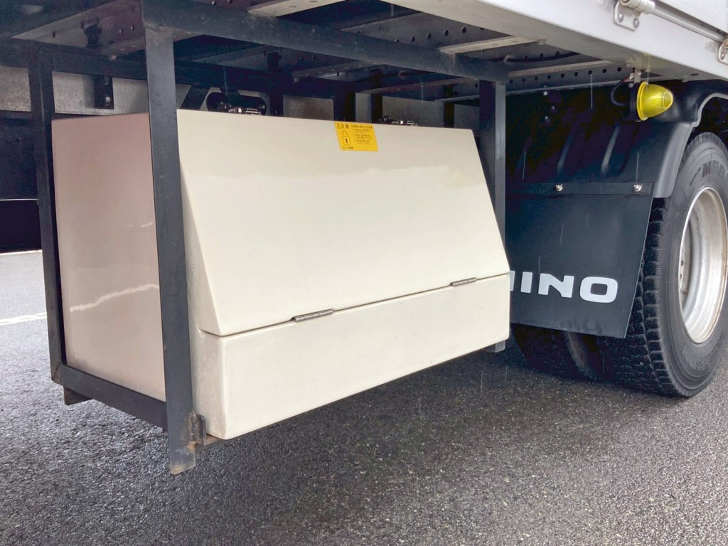 ボディー運転席側後方に工具箱が付いています。|日野 レンジャー 2PG-FD2ABA(2WD)の写真14