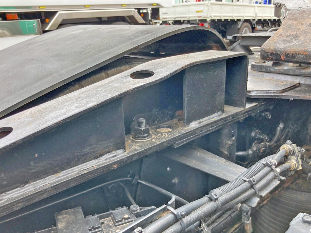 助手席側カプラガイドに少々ヘコミがあります。|日野 プロフィア ADG-SH1EDXGの写真8