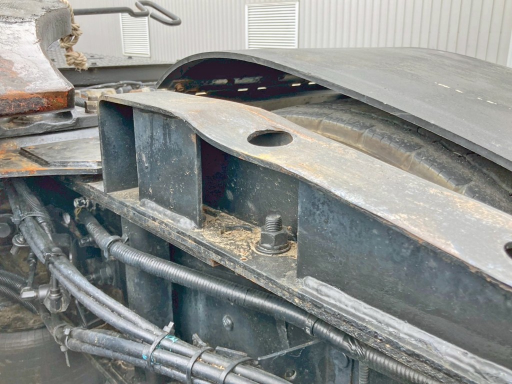 運転席側カプラガイドに少々ヘコミがあります。|日野 プロフィア ADG-SH1EDXGの写真9