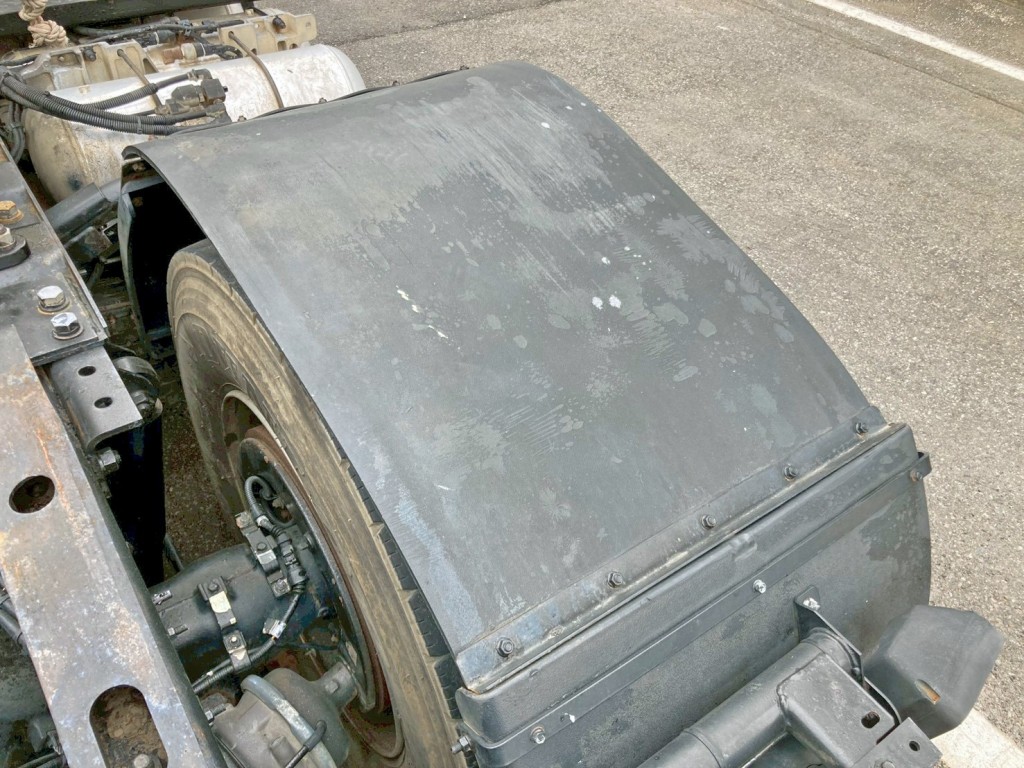 運転席側リヤフェンダー上部に引きキズがあります。|日野 プロフィア ADG-SH1EDXGの写真26