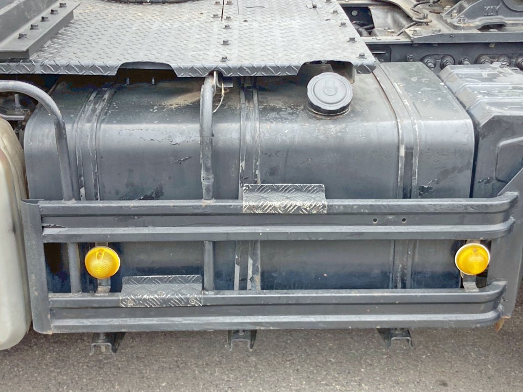 燃料タンクは390Lです。|日野 プロフィア ADG-SH1EDXGの写真33