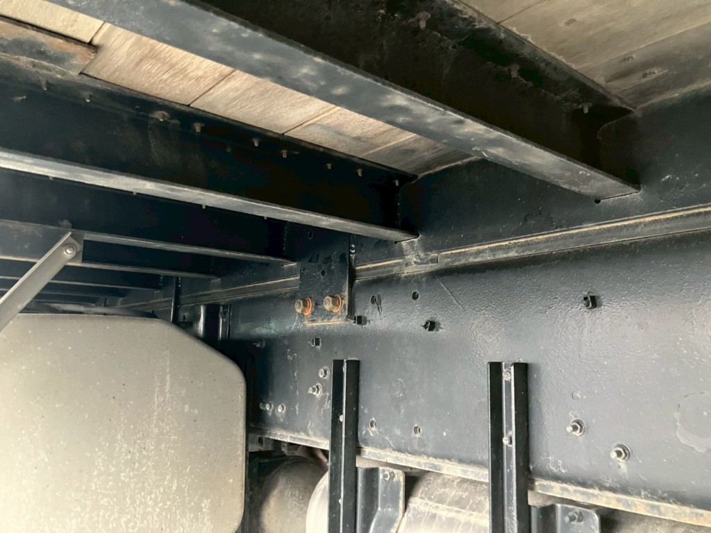 シャーシとネタの状態です。|いすゞ ギガ 2PG-CYH77Cの写真6