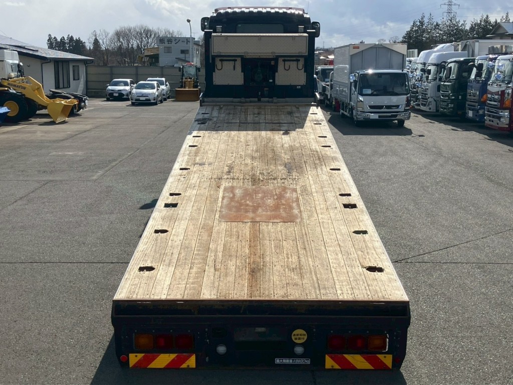 床は板張り・鉄板です。|いすゞ ギガ 2PG-CYH77Cの写真10