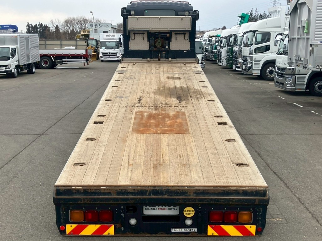 床は板張り・鉄板です。|いすゞ ギガ 2PG-CYH77Cの写真11
