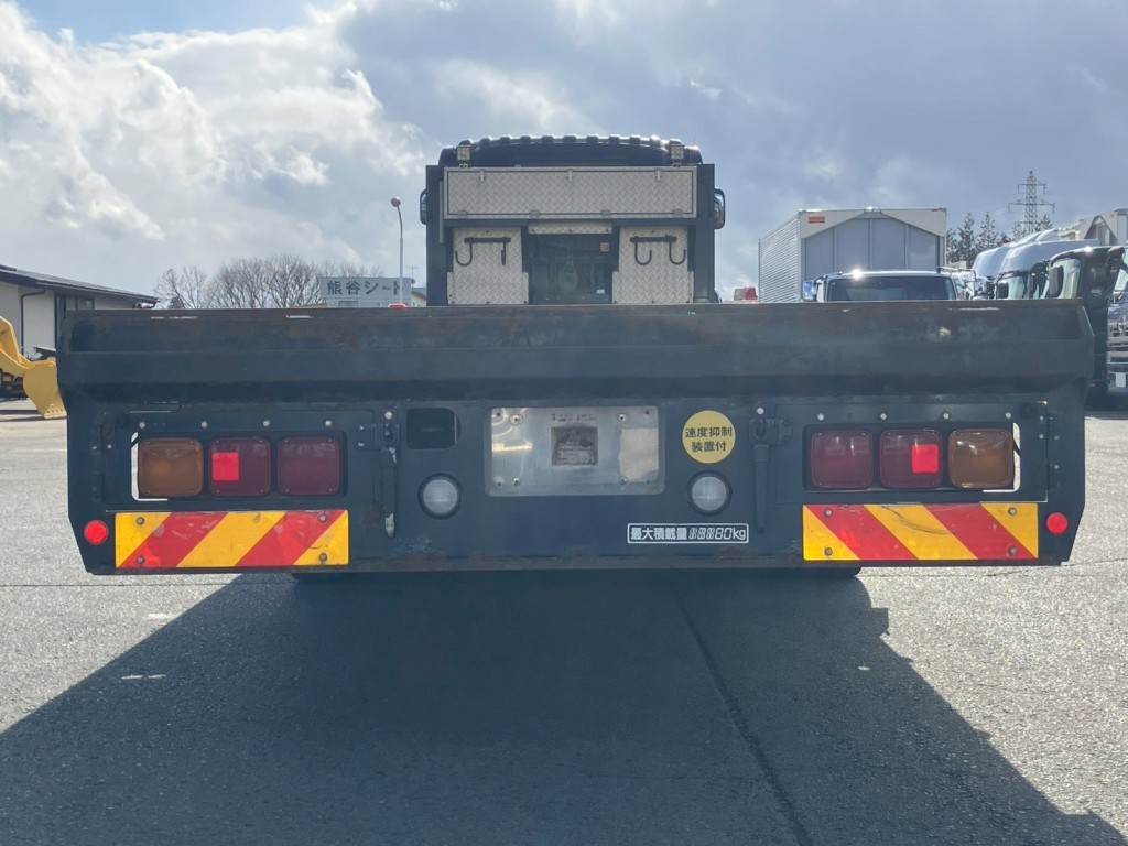 左右テールランプに歩みを格納できます。|いすゞ ギガ 2PG-CYH77Cの写真14