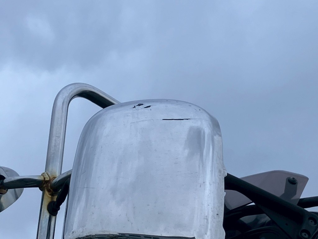 助手席側ミラーカバーにキズがあります。|いすゞ ギガ 2PG-CYH77Cの写真19