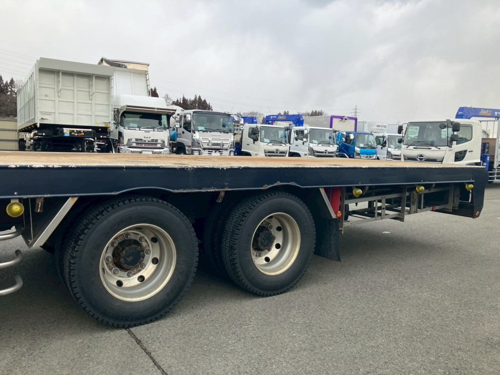 助手席側ボディーにキズ・サビがあります。|いすゞ ギガ 2PG-CYH77Cの写真20