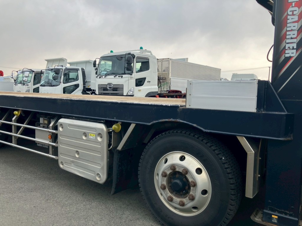 運転席側ボディーにキズ・サビがあります。|いすゞ ギガ 2PG-CYH77Cの写真21