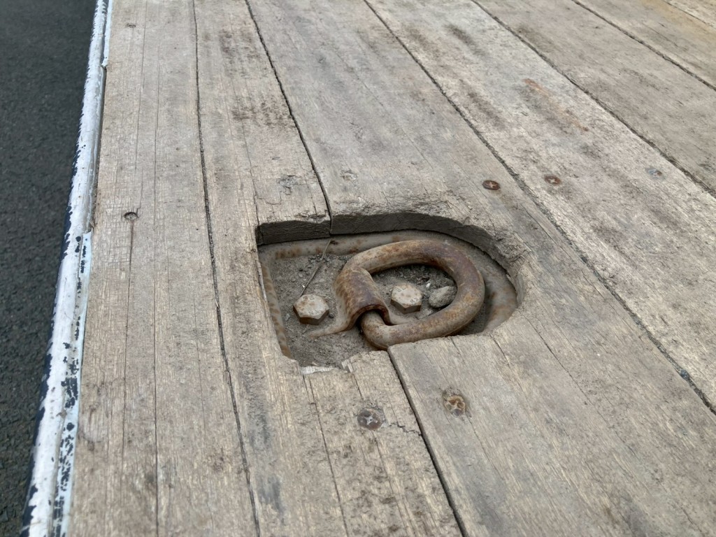 床板は二重張りです。|いすゞ ギガ 2PG-CYH77Cの写真28