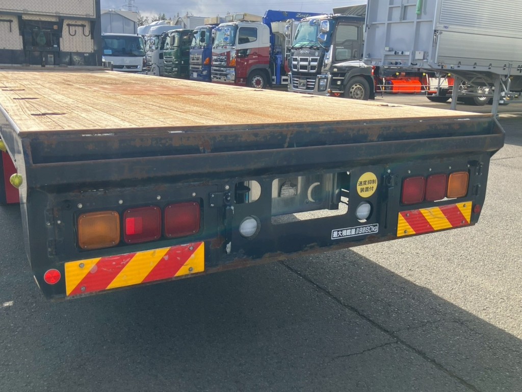 ボディー後方にキズ・サビがあります。|いすゞ ギガ 2PG-CYH77Cの写真28