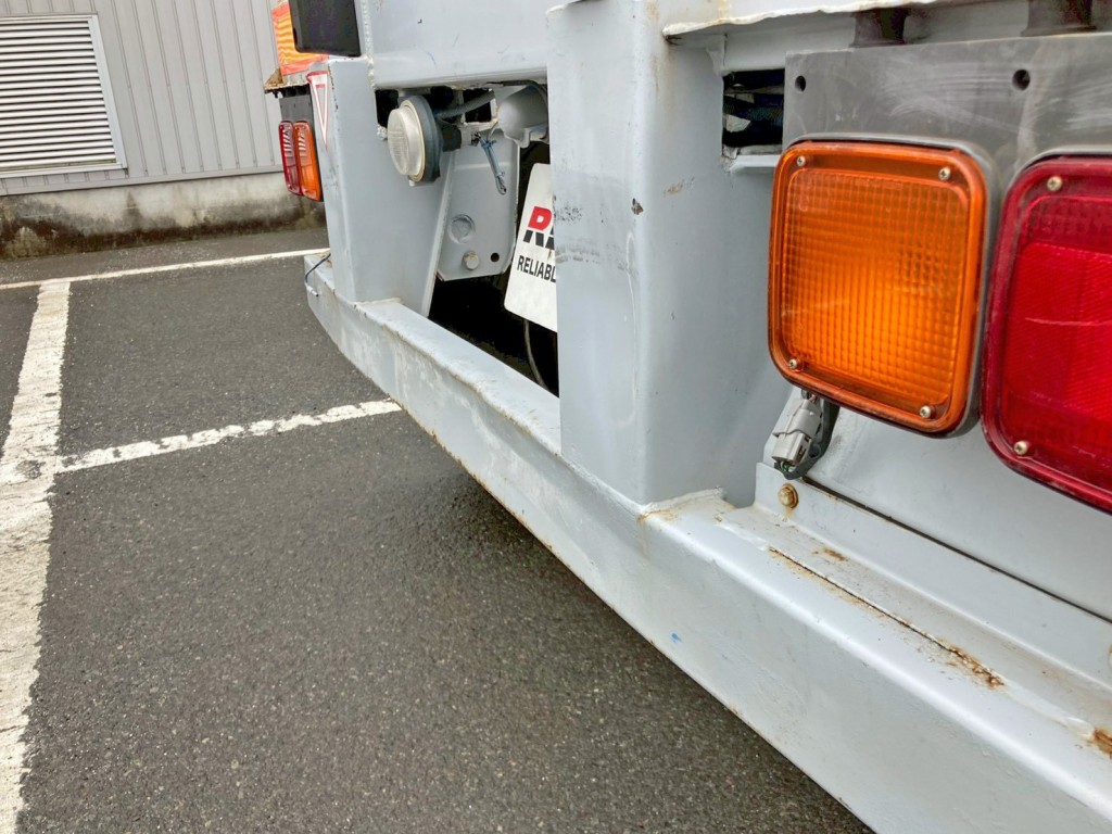 運転席側リヤバンパーステーにヘコミがあります。|フルハーフ  KFKDH320改の写真20