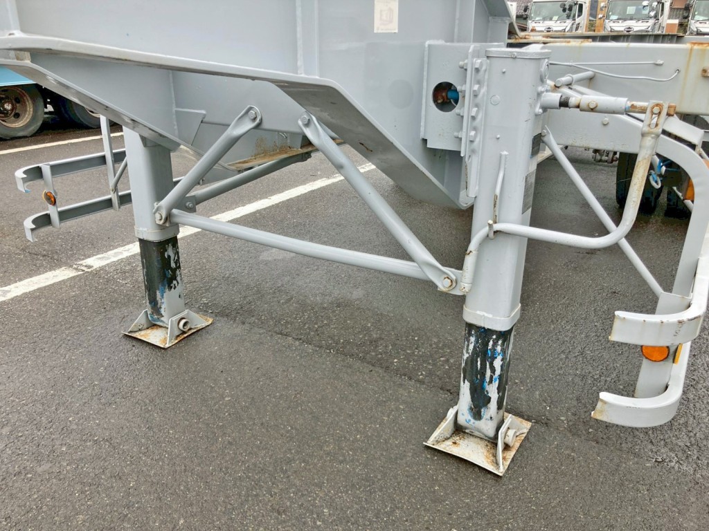 脚は手動式です。|フルハーフ  KFKDH320改の写真25