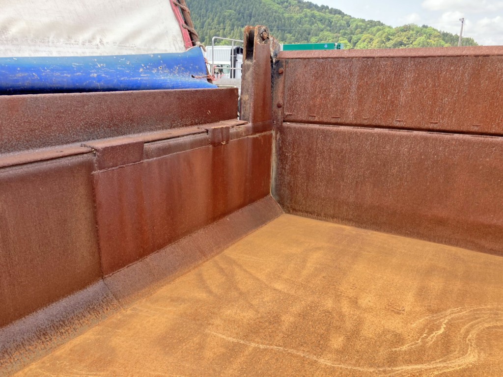 運転席側アオリ後方にパッチ当て箇所があります。|日野 プロフィア 2DG-FS1EGAの写真29