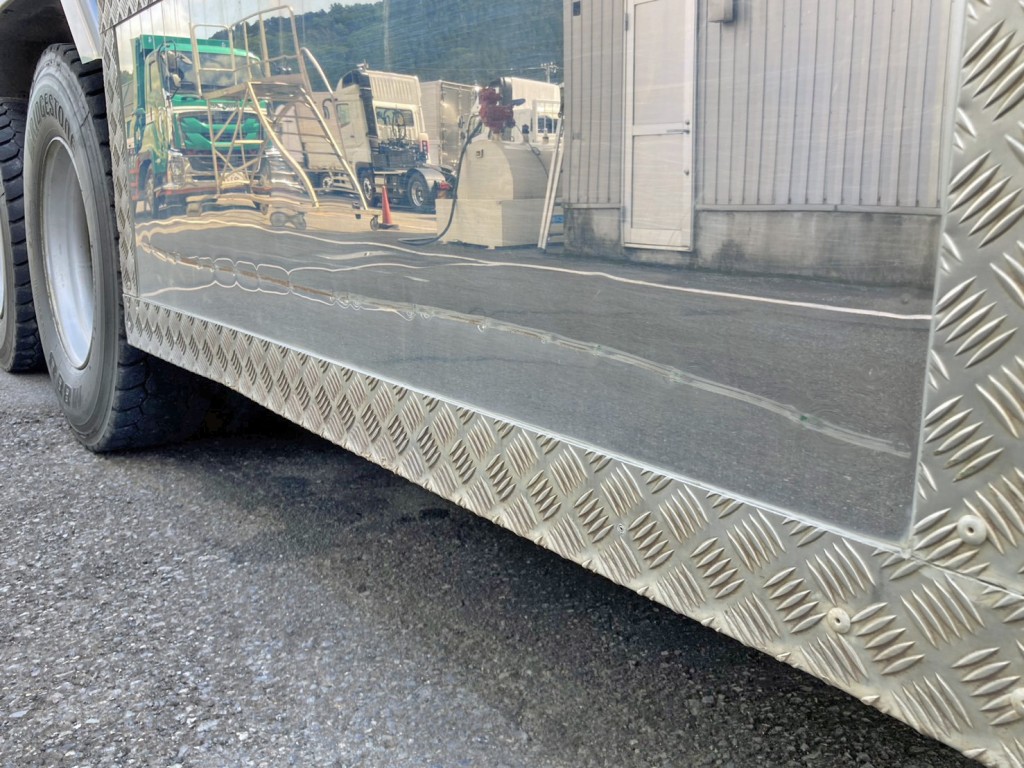 運転席側サイドバンパーに引きキズがあります。|日野 プロフィア 2DG-FS1EGAの写真38