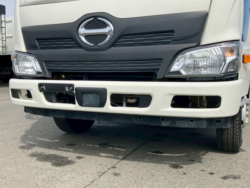 フロントバンパーにサビがあります。|日野 レンジャー 2KG-FC2ABA(2WD)の写真15