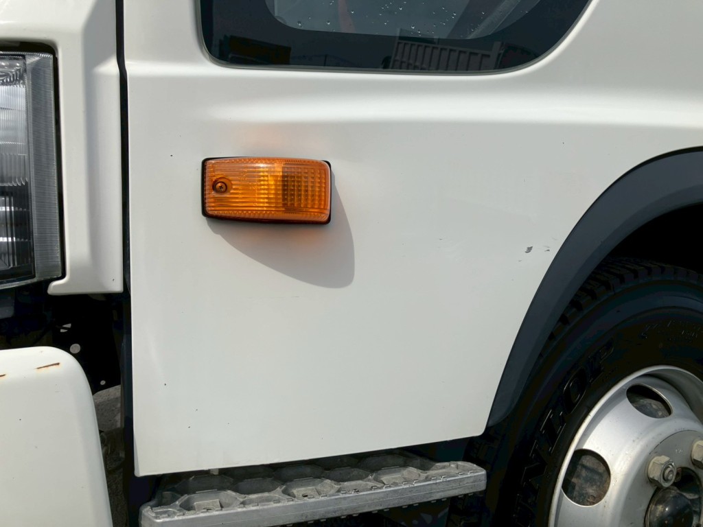 助手席側ドアにキズ・サビ・ヘコミがあります。|日野 レンジャー 2KG-FC2ABA(2WD)の写真16