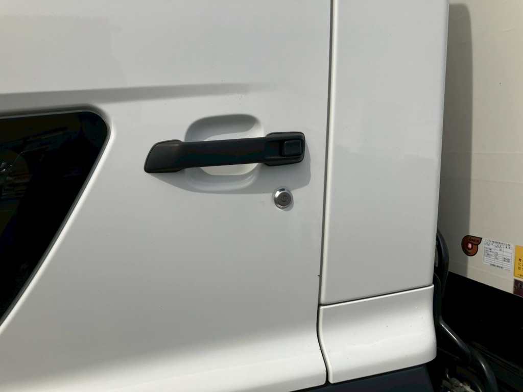 助手席側ドアにキズがあります。|日野 レンジャー 2KG-FC2ABA(2WD)の写真17